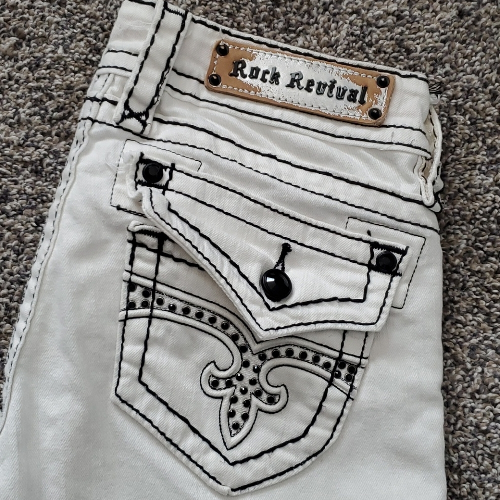 NWT Rock Revival Straight jean